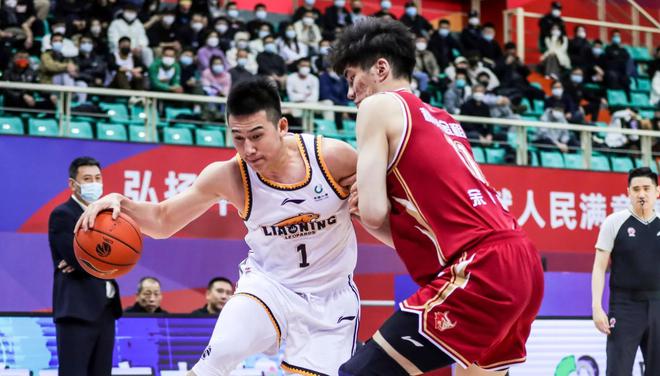 FB体育官方网站-谢周三绝杀得手，客场小胜取胜