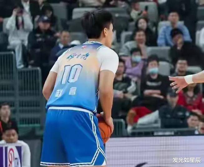 FB体育官方网站-湖南男篮全员完美发挥，客场连胜收官颗颗星辰