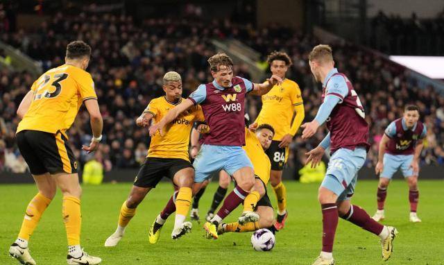 FB体育-伯恩利客场逼平埃弗顿,积分榜稳定