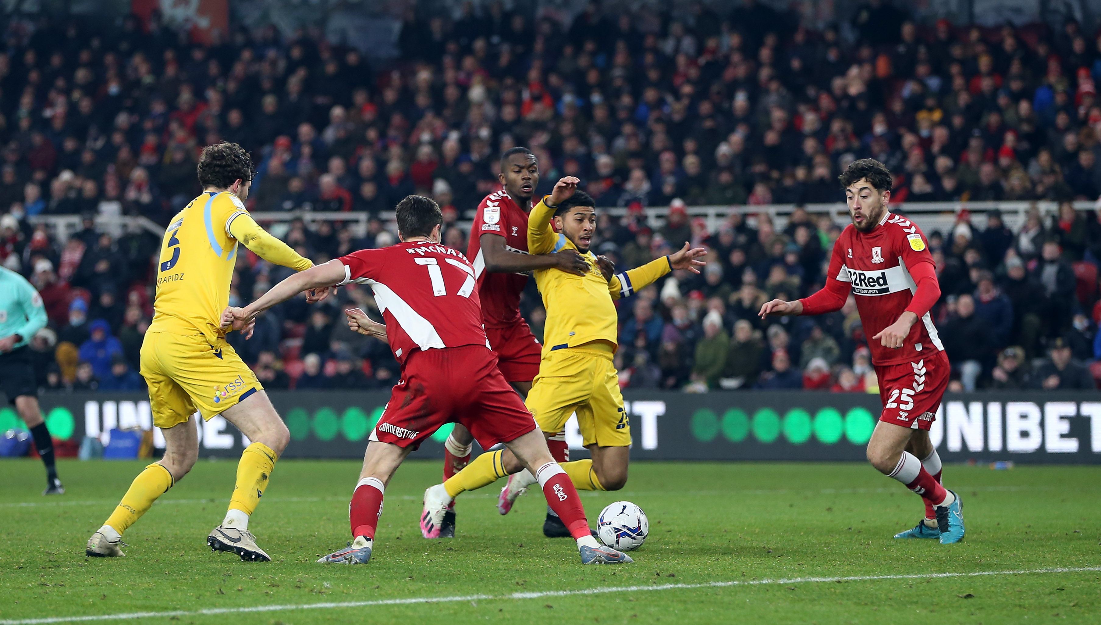 FB体育官网-佩里帕托斯力压英格兰，直突球门破网