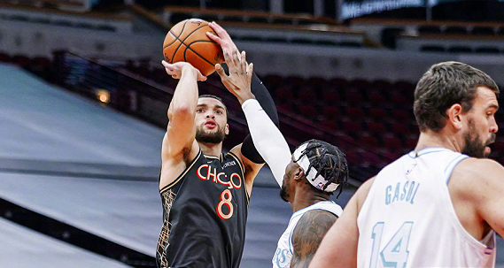 公牛悍然双杀老鹰,拉文砍下29分力挽狂澜 公牛悍然双杀老鹰,拉文砍下29分力挽狂澜