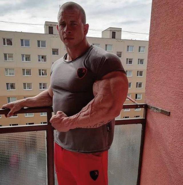 FB体育官方网站-斯洛伐克豪取三分,跻身淘汰赛行列