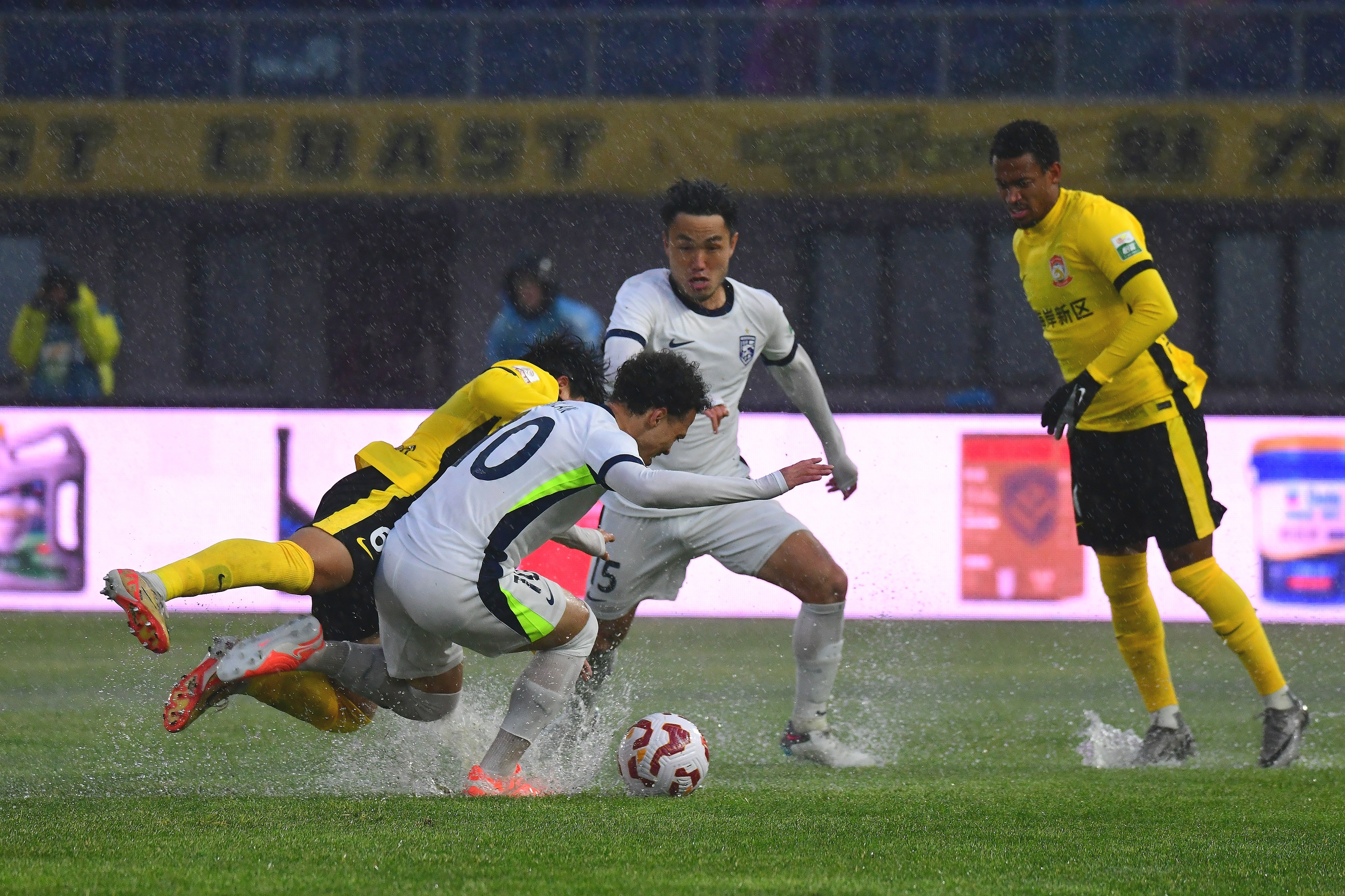 一支球队在比赛中实现了反超 一支球队在比赛中实现了反超