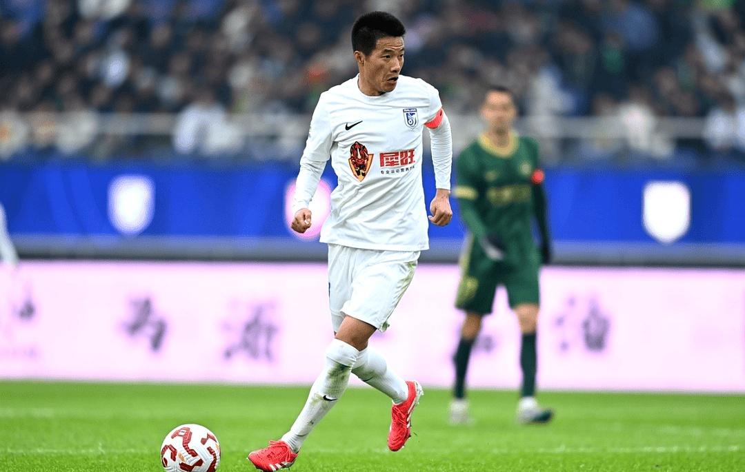 大连人队在比赛中表现出色，积分上升