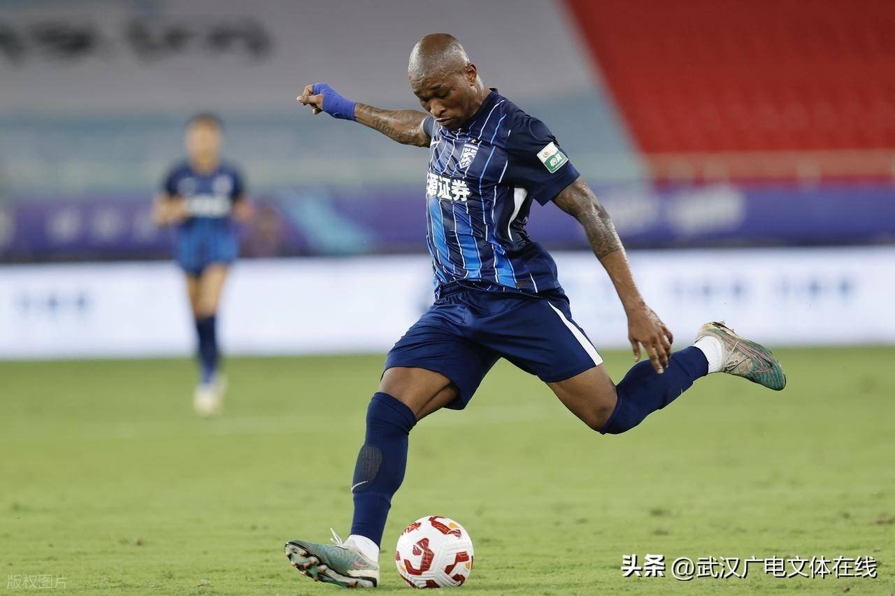 FB体育平台-欧洲球队备战高温夏日赛季,应对气候挑战