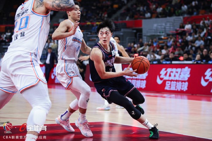 FB体育官方网站-广东宏远队火力全开，狂胜对手！
