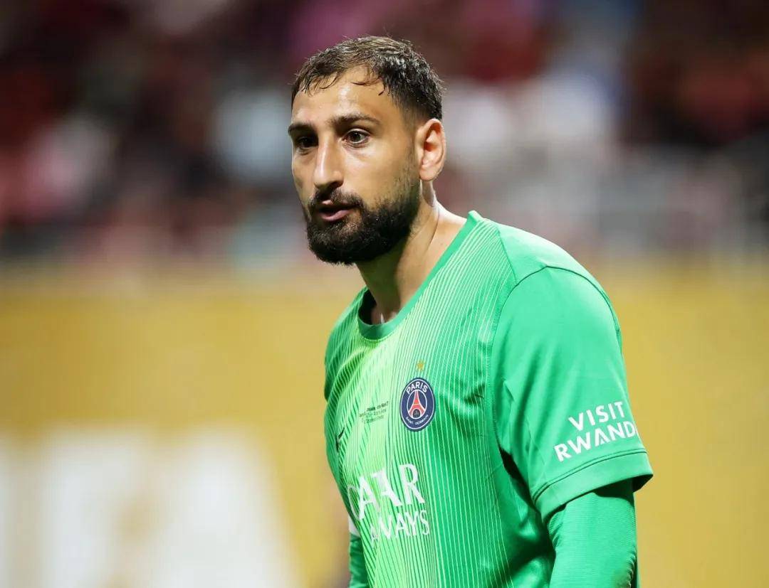 意大利门神荣获最佳守门员奖 意大利门神荣获最佳守门员奖