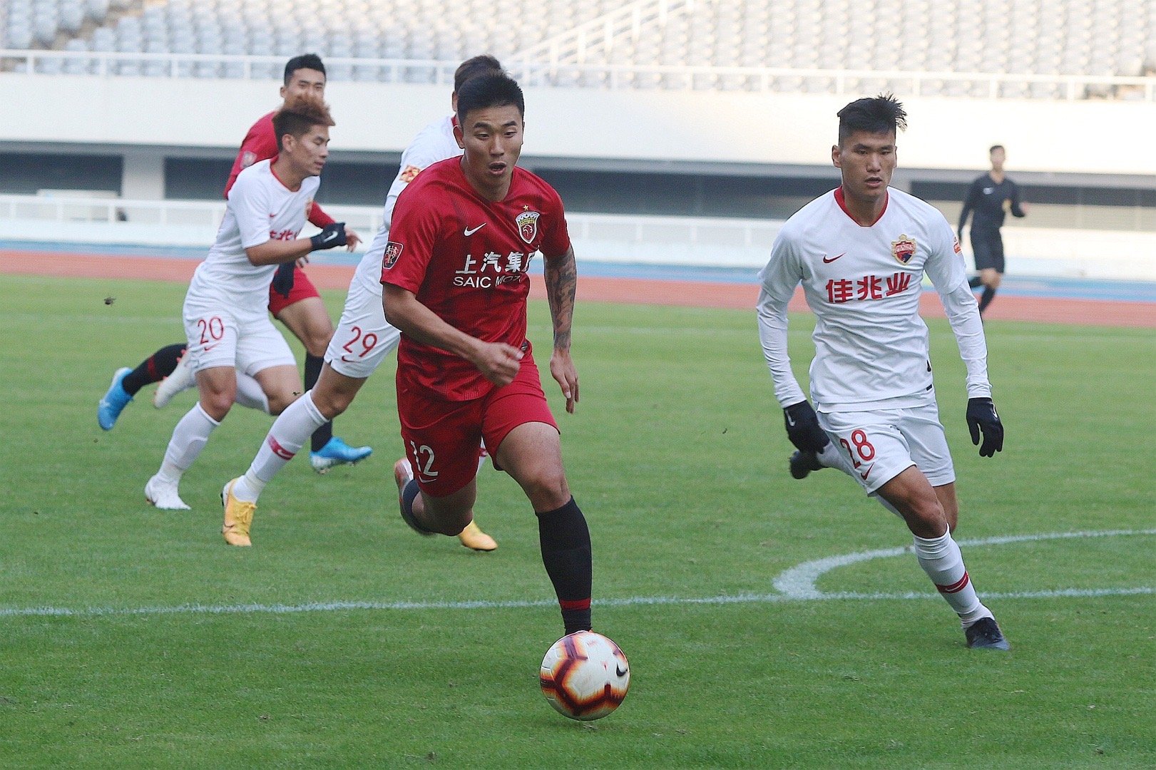 FB体育官方网站-上海上港主场战胜深圳佳兆业，继续领跑